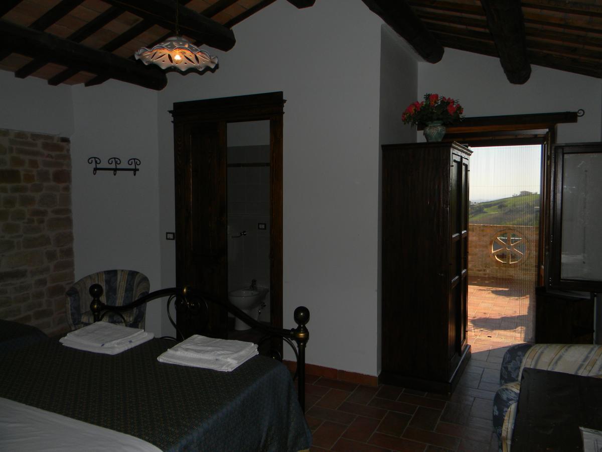 Azienda Agrituristica Colle San Giorgio Castiglione Messer Raimondo Екстер'єр фото